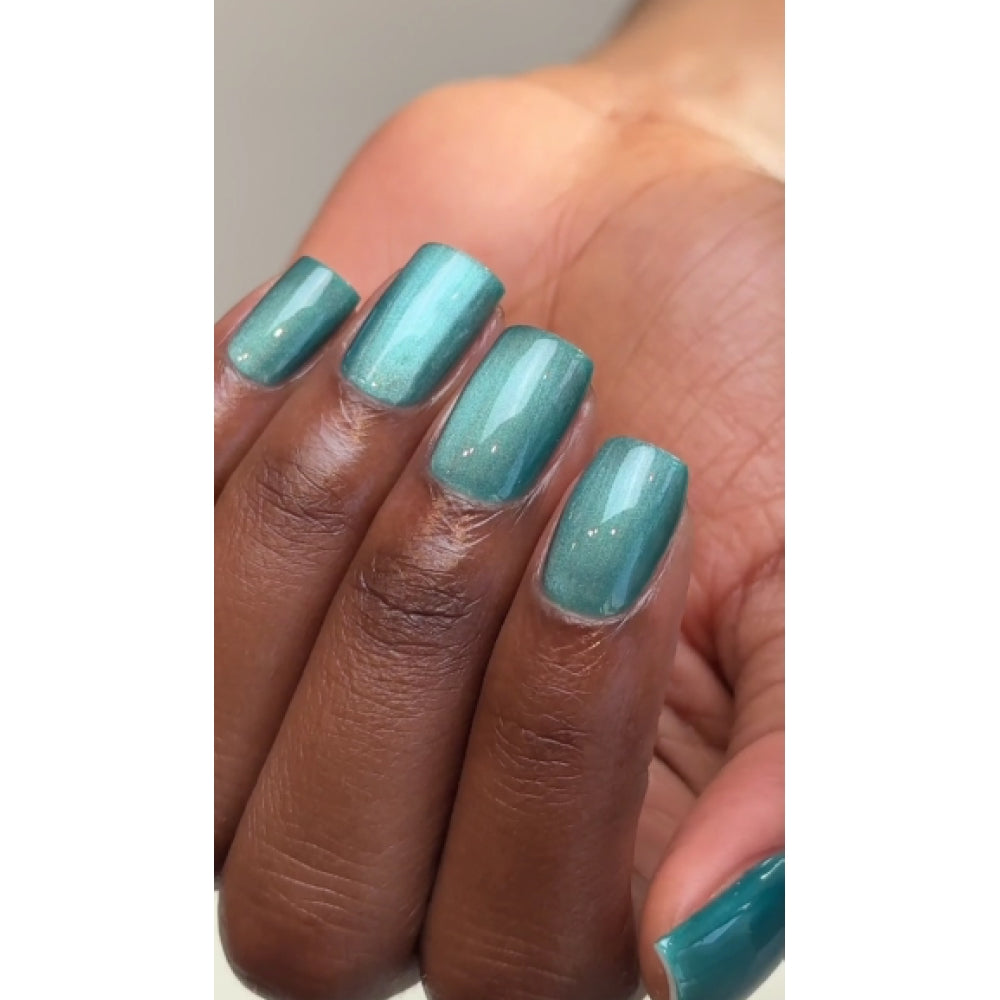 Ibiza Blues Magnetic Cat Eye Gel Polish – Runway-Ready Teal Shine